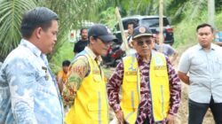 Jalan Provinsi Putus Akibat Longsor, Bupati Simalungun Tinjau Langsung ke Lokasi