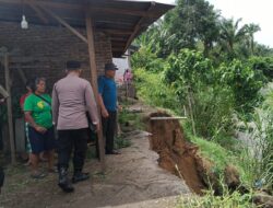 Tanah Longsor di Kabupaten Batu Bara, 1 Rumah Ambruk dan 3 Keluarga Terisolir