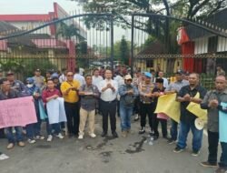 Aliansi Wartawan Gelar Aksi Damai di Polda Sumut, Tuntut Penanganan Cepat Kasus Ancaman Terhadap Jurnalis